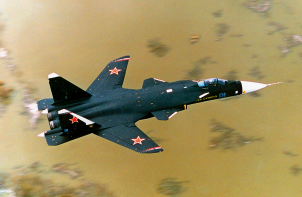 Не "взлетевший "Беркут". 30 лет назад началось производство самого загадочного истребителя Су-47. Почему он не пошёл в серию?