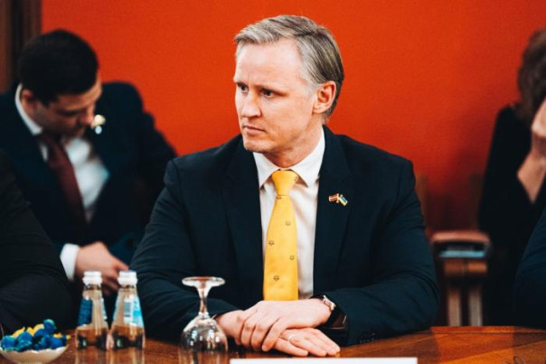 Латвийское «Национальное объединение» пошло войной против Трампа и Маска