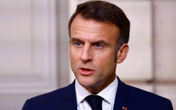 Макрон сдает еще и внешний фронт