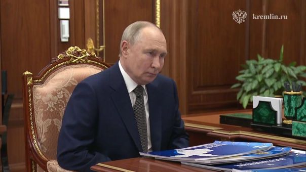 Путин поддержал практику присвоения имен Героев России улицам и школам.
