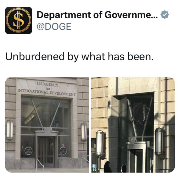 Надпись USAID была снята с фасада здания, которое раньше занимало Агентство по международному развитию.