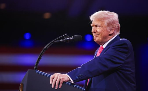 Трамп решил добить Зеленского окончательно, настаивая на его встрече с Путиным