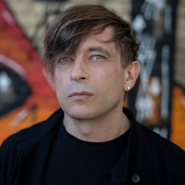 Подожгли дверь в московской квартире уехавшего из РФ вокалиста группы «Би-2» Лёвы* за то, что он донатил ВСУ.