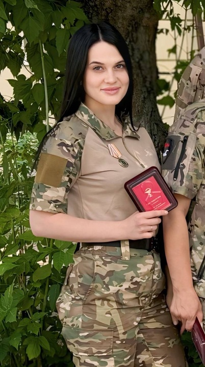 «Если ты освободишь мой город, я выйду за тебя замуж»: Как русские бойцы играют свадьбы в зоне спецоперации