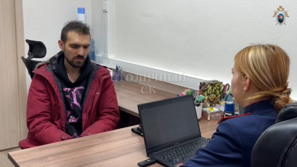 СК показал видео с задержанным стендап-комиком Артемием Останиным