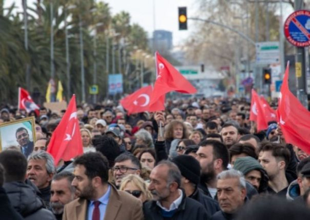 Действия Эрдогана сплачивают оппозицию. На выходные готовится рекордная акция протеста