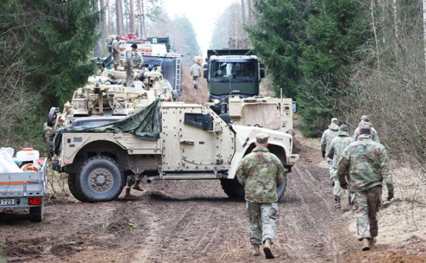 Defence24: Экипаж утонувшей в болоте американской БРЭМ могли похитить русские