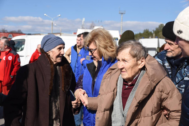 5 жителей Курской области, вывезенных ВСУ в Сумскую область, после долгой разлуки и тревожного ожидания наконец-то возвращаются домой!