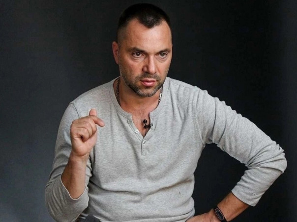 Арестович* предрёк момент, когда «непримиримые» сами понесут ключи от Киева России