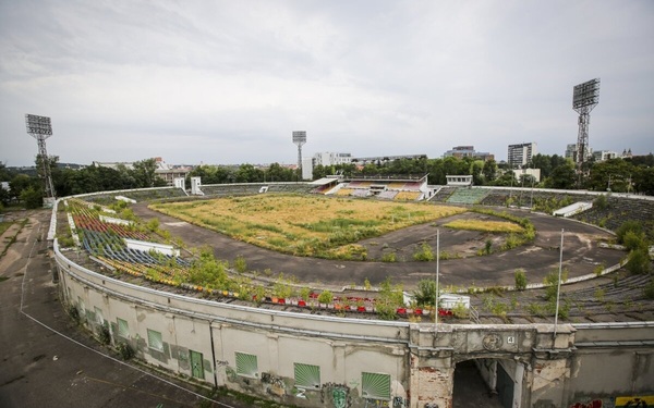 Либо перепьются, либо в болоте утонут