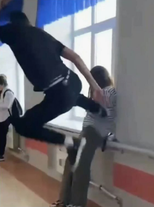 Школьник, избивший одноклассницу в Нижних Сергах осенью 2024 года, предстанет перед судом