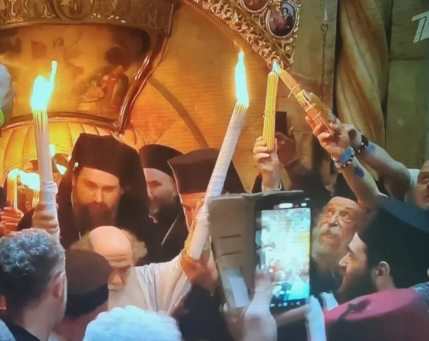В Храме Гроба Господня в Иерусалиме сошел Благодатный огонь