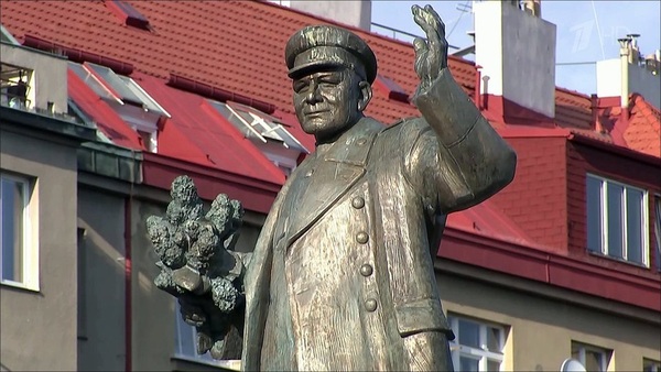 Захарова о словах главы МИД Чехии о памятнике Коневу: «Прекрасный пример раболепия перед подлостью»