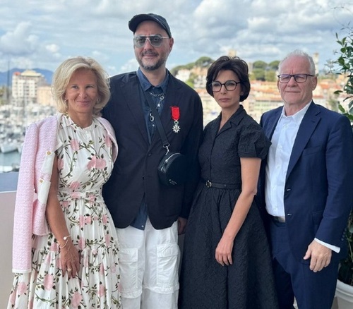 Французы наградили режиссера Серебренникова орденом Почетного легиона