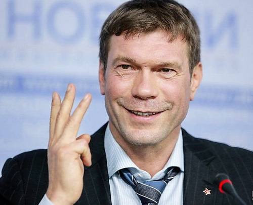 «У меня с властью не очень хорошие отношения были здесь в Ялте," - рассказывал ранее Царев