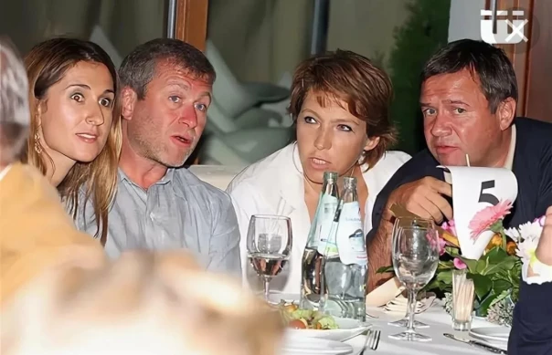 "Семья" провела разведку боем: Путину бросили перчатку в городе Ельцина и полпреда Жоги