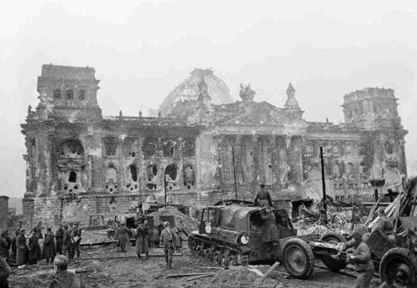 Скаклы вспоминали в Твиттере как брали Берлин в Мае 1945 и попали в котёл