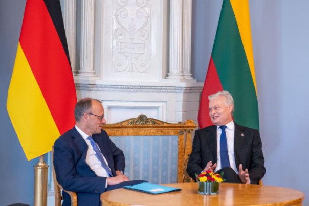 Литовские власти зазывают в страну ВПК и армию Германии