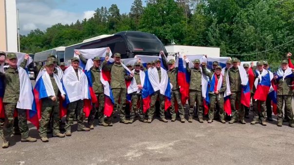 Третья группа российских военных, освобождённых из украинского плена, возвращается домой — на Родину.