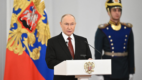 Путин поздравил соотечественников с Днем России