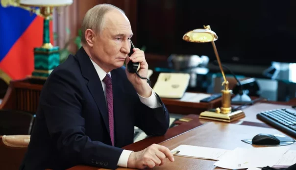 Путин обсудил с президентом Ирана и премьером Израиля обострение конфликта между странами