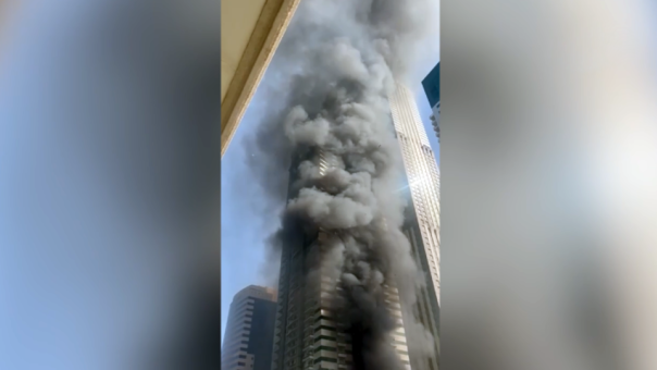 Крупный пожар охватил небоскреб в Дубае