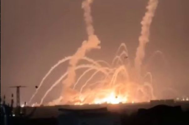 Видео дня, определенно: Израильский ЗРК на авиабазе Неватим эпично отражает ракетную атаку Ирана.