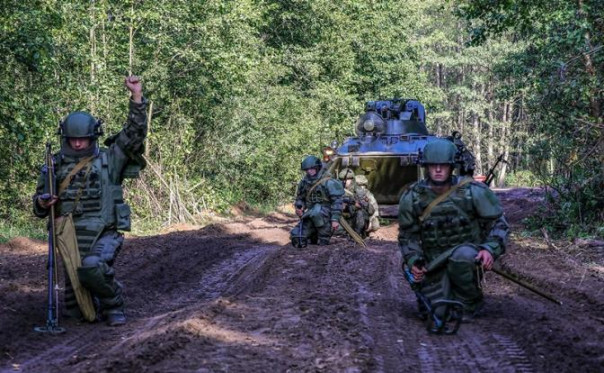 «Опустевшие города русские берут легче»: Зеленский отдал секретный приказ — запретить «мирняку» покидать Сумы