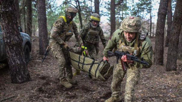 «Поколение брошено в мясорубку!» В Раде пришли в ярость после запоздалого признания Зеленского