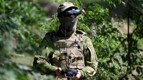 Минобороны показало кадры поражения FPV-дроном украинских тепловозов в ДНР