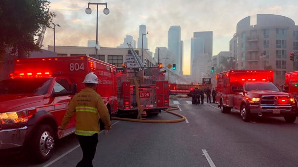 Взрыв уничтожил зерновой элеватор предприятия в США | Мощный взрыв разорвал на части завод по производству топливных гранул в США