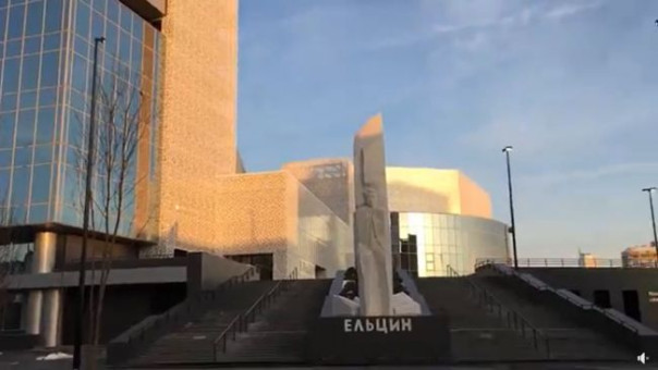 Очередной скандал: «Ельцин центр» привечает осудившую СВО драматурга