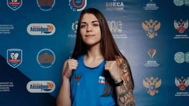 О девушке Насте, давшей курнуть орангутанке Дане: Они, в принципе, похожи