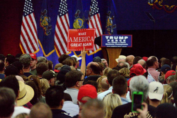 С широко закрытыми глазами: экс-глав ЦРУ и ФБР в США обвинили во лжи