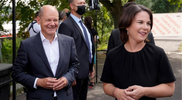 Кабмин Шольца потратил 590 тысяч евро на визажистов и стилистов