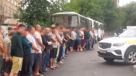 Около 300 мигрантов-нелегалов задержали в хостеле в Москве