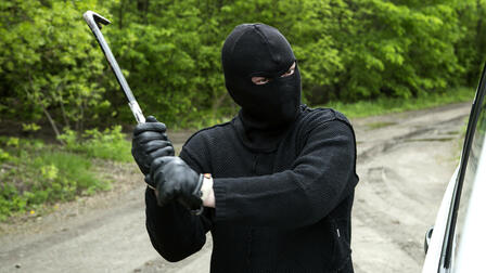 Люди в масках и с монтировками: екатеринбуржца избили за предложение сменить УК