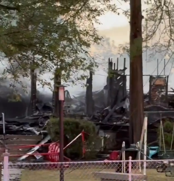 В штате Нью-Джерси по неизвестным причинам местная синагога "Бет Эль" сгорела  дотла