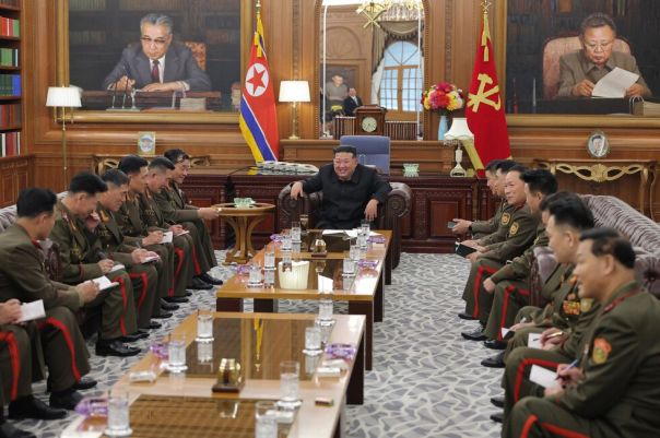 Ким Чен Ын вручил госнаграды солдатам, проявившим себя на курской земле