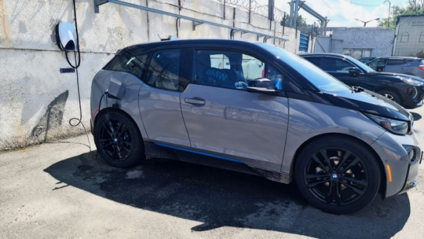 Продажи новых электрокаров в РФ в январе-июле 2025 г. упали на 51%