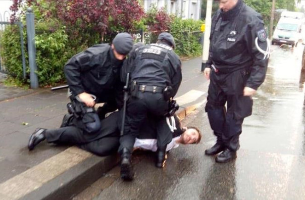 Свобода слова по-европейски: фон дер Ляйен говорит о демократии, пока полиция затыкает рты протестующим