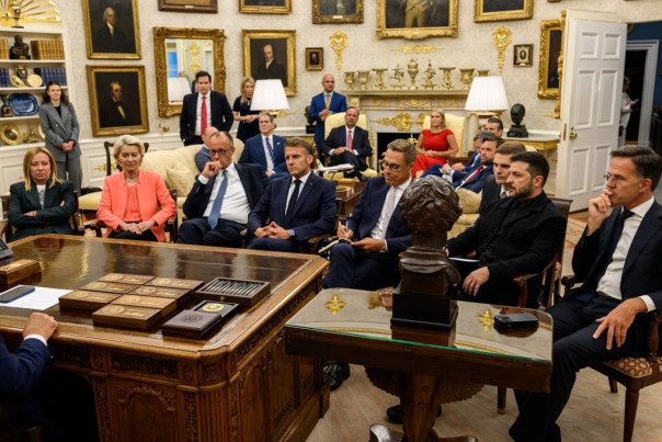 Шапито. Последняя гастроль - только два представления, вечерней лошадью обратно в Европу.