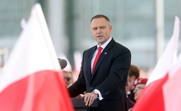 Варшава выбрала подходящий момент, чтобы свести счёты с Киевом