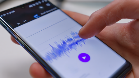 Голосовое с того света: на свадьбе "воскрес" отец невесты, похитивший 100 млн