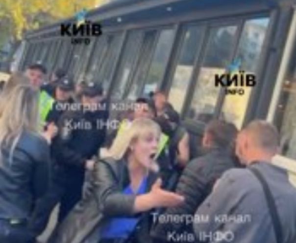 В Киеве рейд ТЦК в ресторан грузинской кухни перерос в скандал, ругань и драку с посетителями