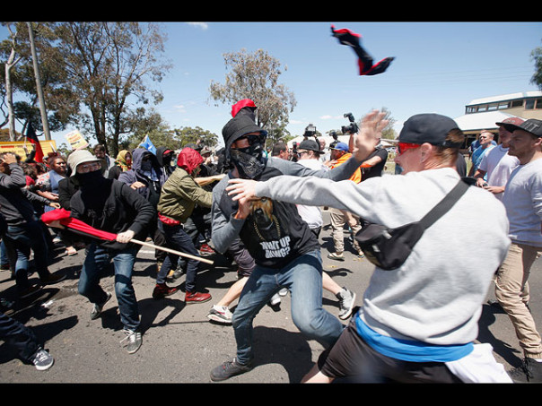 Австралия: Продолжаются столкновения между сторонниками национального суверенитета и левыми активистами