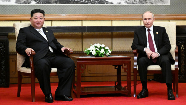 Путин отметил вклад КНДР в борьбу с неонацизмом | Ким Чен Ын: помогать России – братский долг КНДР