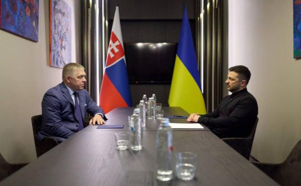 Зеленский после встречи с Фицо отказался поставлять в Словакию нефть из РФ