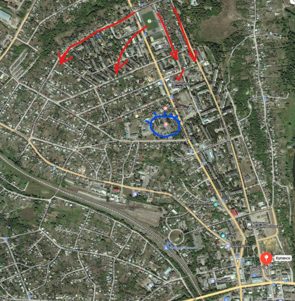 Противник с утра сообщает, что ВС РФ заняли район медицинского колледжа в Купянске, включая само здание.