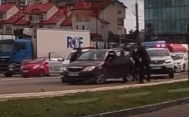 Пьяный сотрудник ТЦК в Тернополе устроил на дороге корриду